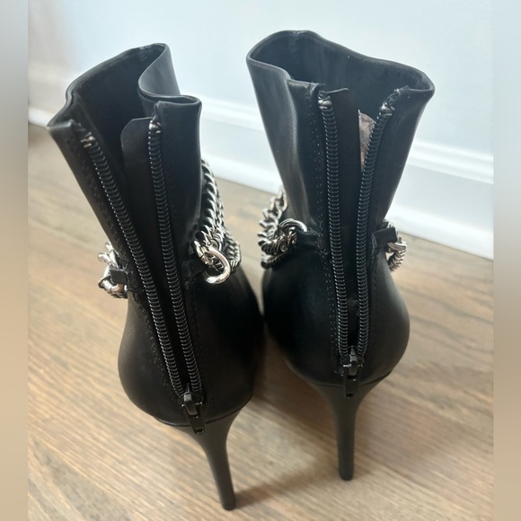 BCBG Hardia Chain Strap Biker Heel Booties Boots Chic and Trendy Size 10 - Picture 4 of 9
